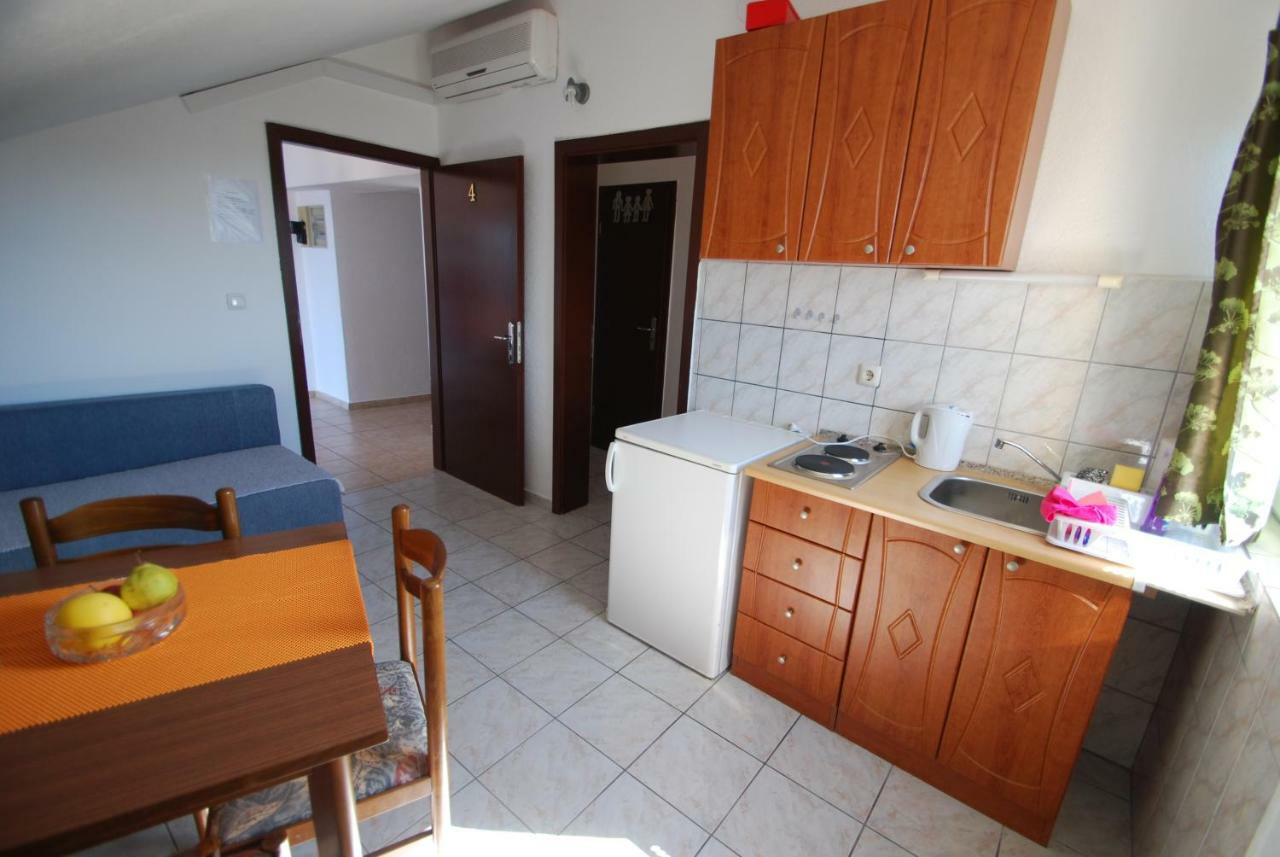 Batinic Apartmani Оміш Екстер'єр фото