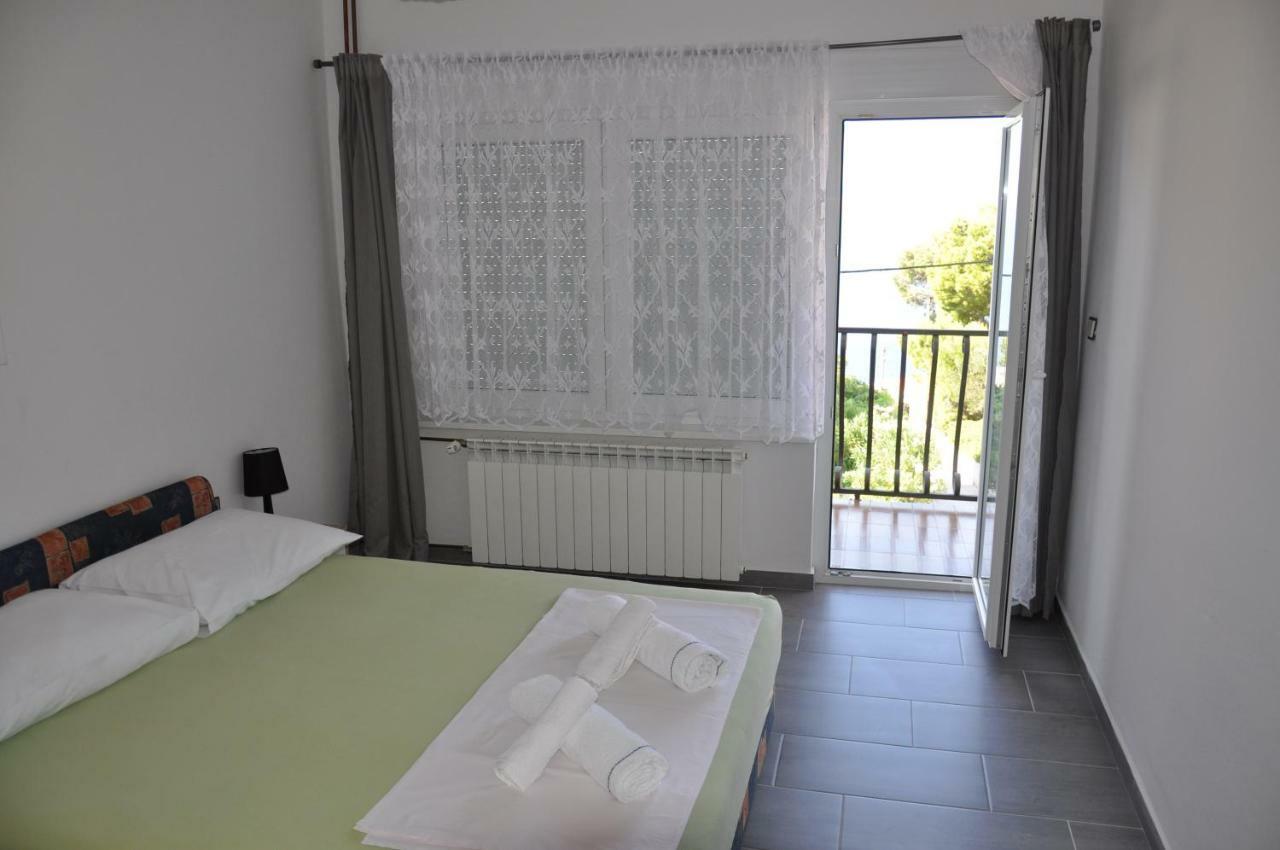Batinic Apartmani Оміш Екстер'єр фото