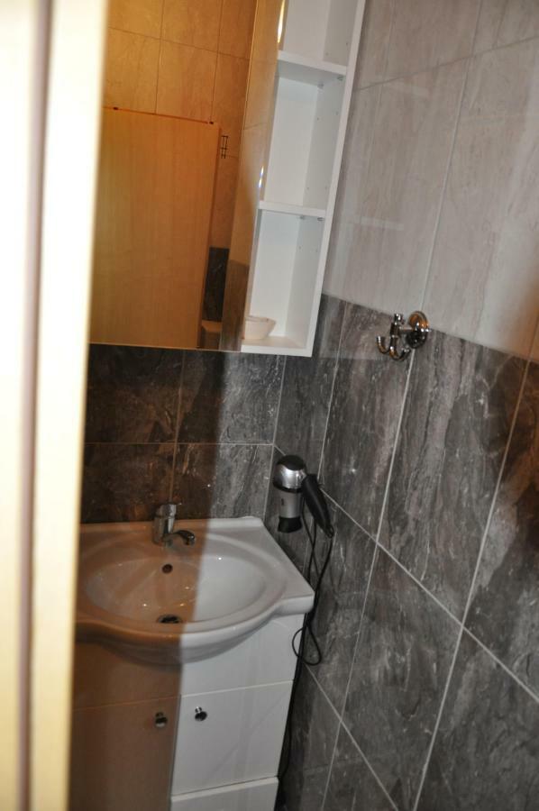 Batinic Apartmani Оміш Екстер'єр фото