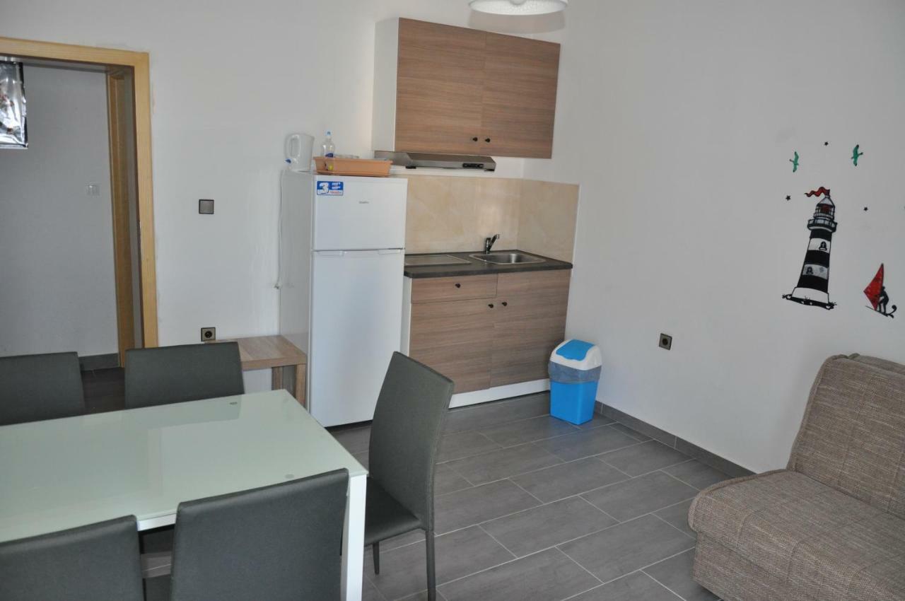 Batinic Apartmani Оміш Екстер'єр фото