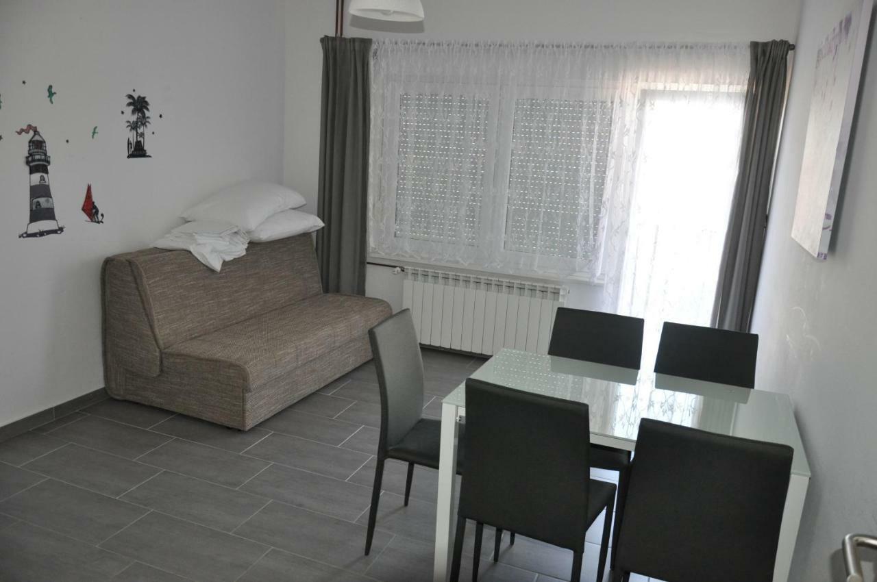 Batinic Apartmani Оміш Екстер'єр фото